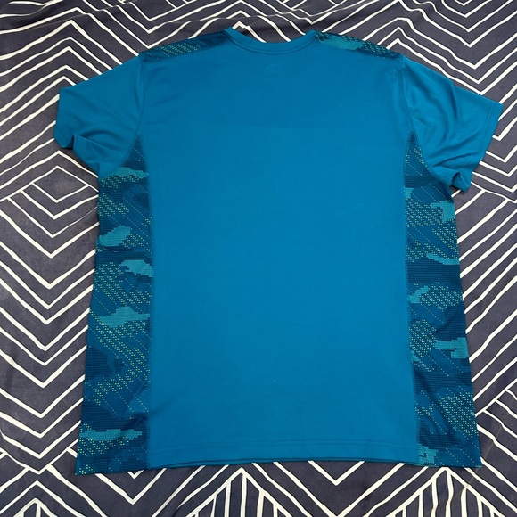 Bundle (4) active wear Old Navi shirts. - Picture 4 of 13
